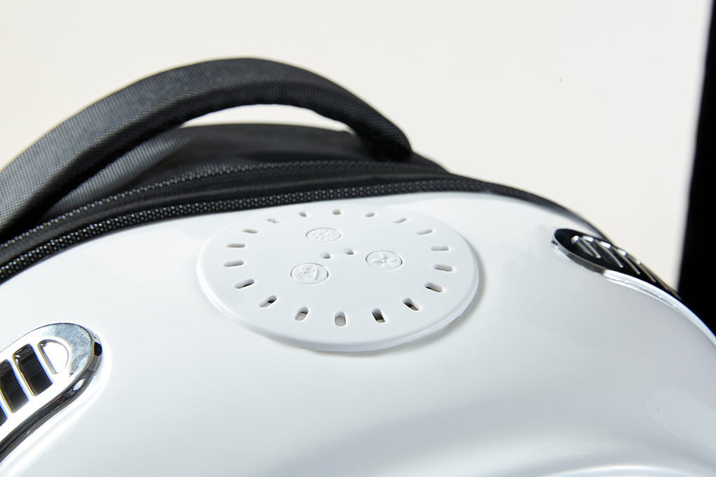 Pet bag with UV-proof case and internal