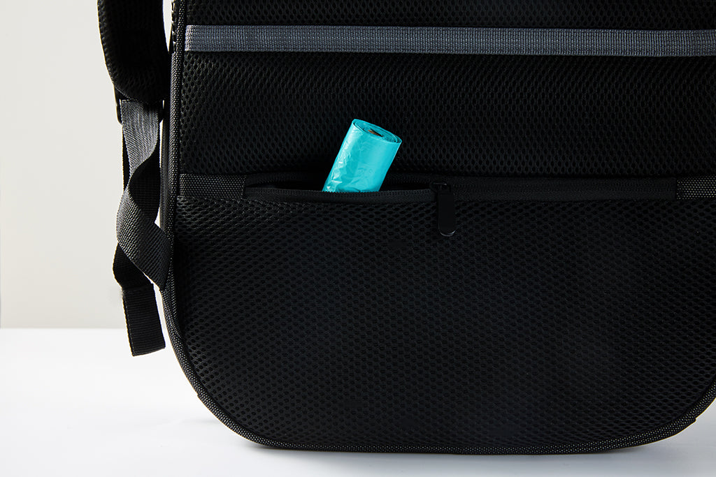 Pet bag with UV-proof case and internal