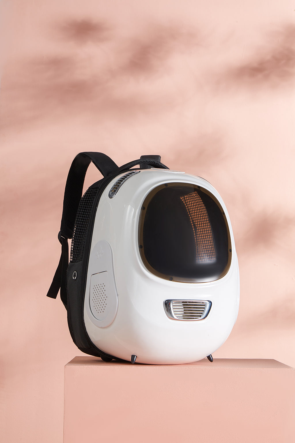 Pet bag with UV-proof case and internal