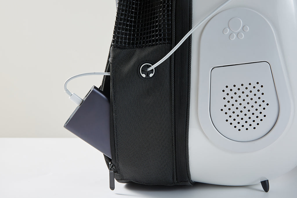 Pet bag with UV-proof case and internal